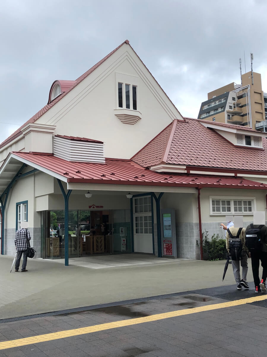 赤い三角屋根の旧国立駅舎 | 多摩めぐりブログ