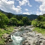 青梅市多摩川河原で見られる甌穴（おうけつ）